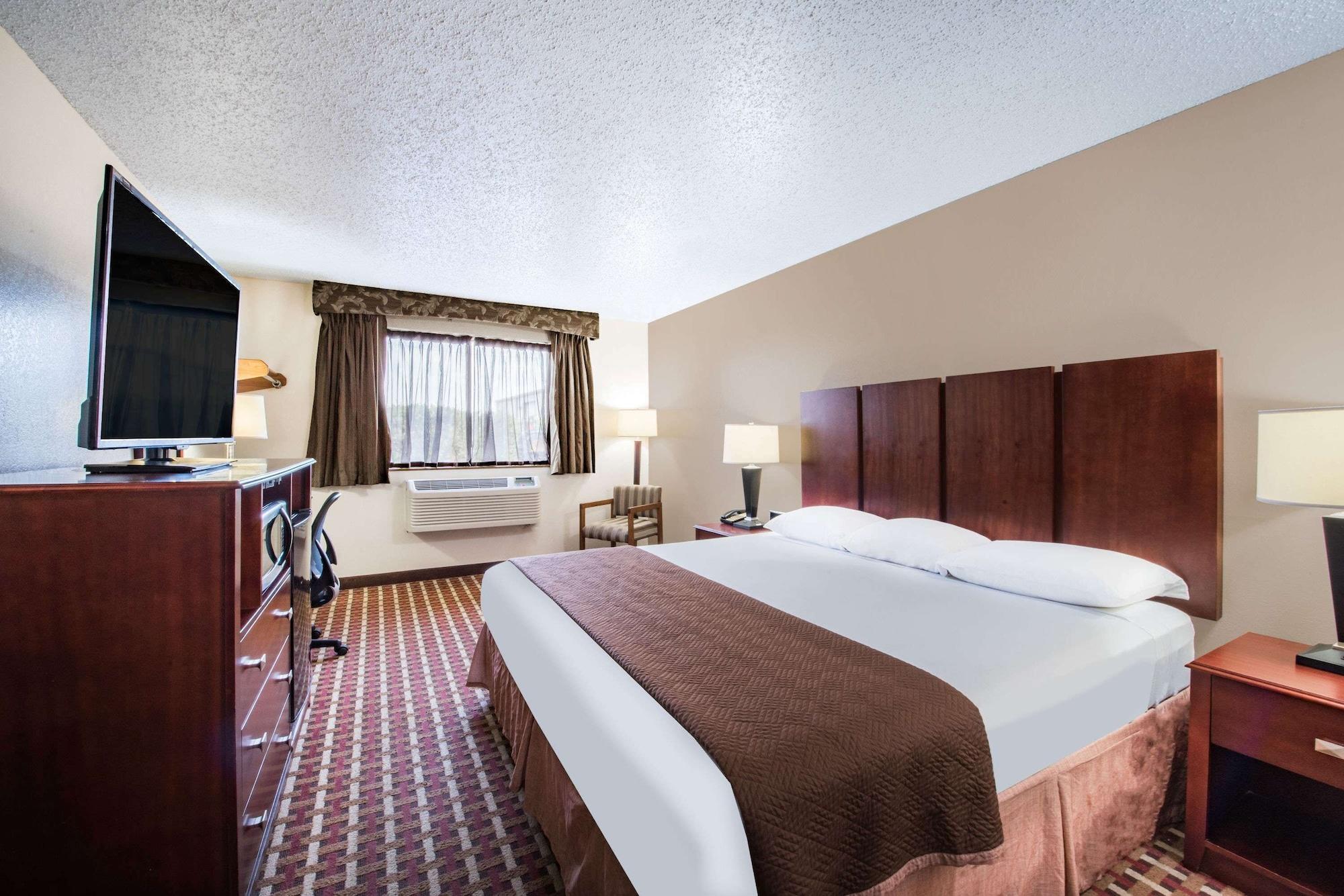 Super 8 By Wyndham Tx Hotel