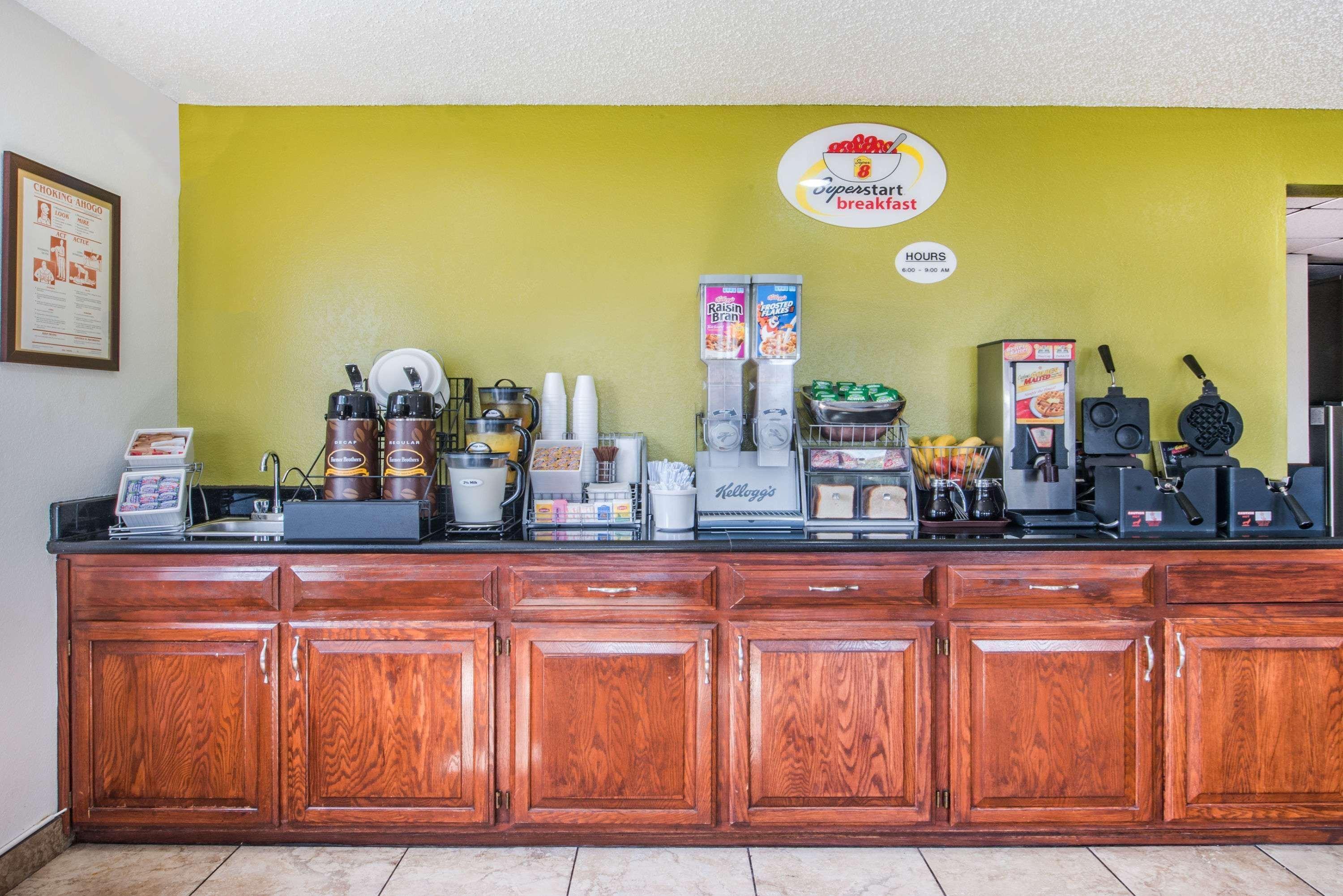 Super 8 By Wyndham Tx Hotel Harlingen